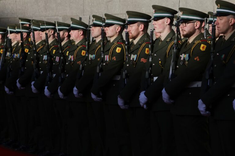 Irlanda își crește cheltuielile militare după vizita lui Zelenski în timpul căreia drone au fost văzute pe traiectoria avionului liderului ucrainean