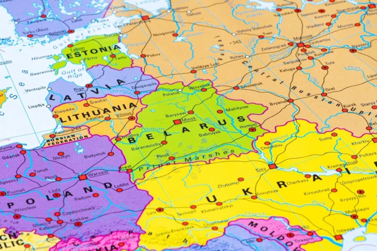 Peste 180 de migranţi au trecut graniţa în Polonia printr-un tunel secret din Belarus