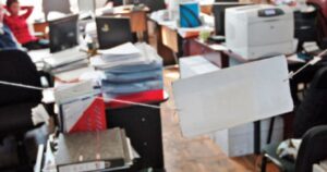 Bugetarii își justifică ineficiența reclamând birocrația, corupția și favoritismul din administrație