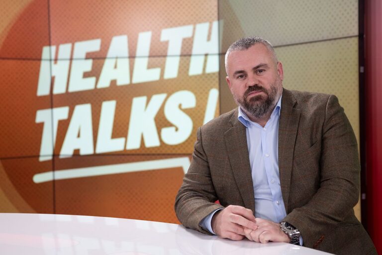 De ce apar durerile de genunchi și cum pot fi prevenite. Un medic ortoped explică ce greșeli facem și cum ne protejăm articulațiile