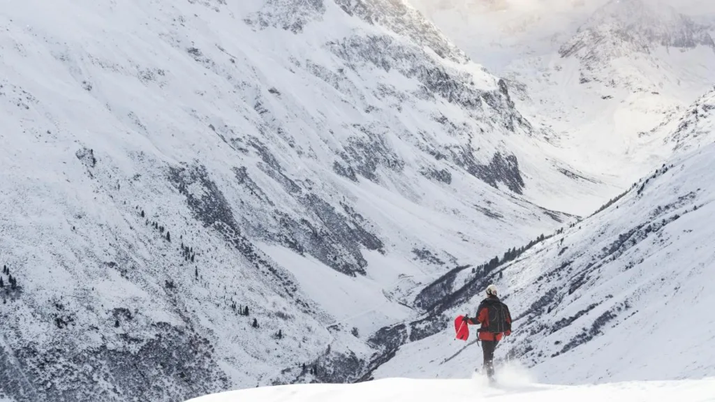 Intervenție Salvamont în Munții Făgăraș: Un turist a fost grav rănit