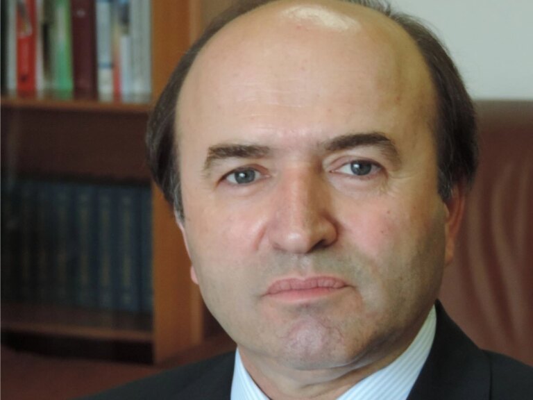Tudorel Toader rupe tăcerea despre Legile justiției și anunță o carte de memorii: presiuni din prima zi, Dragnea insista, manevre în Comisia Iordache