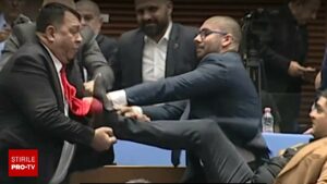 Bătaie în Parlamentul din Bulgaria în timpul dezbaterii bugetului de stat. Acuzații dure. VIDEO șocant