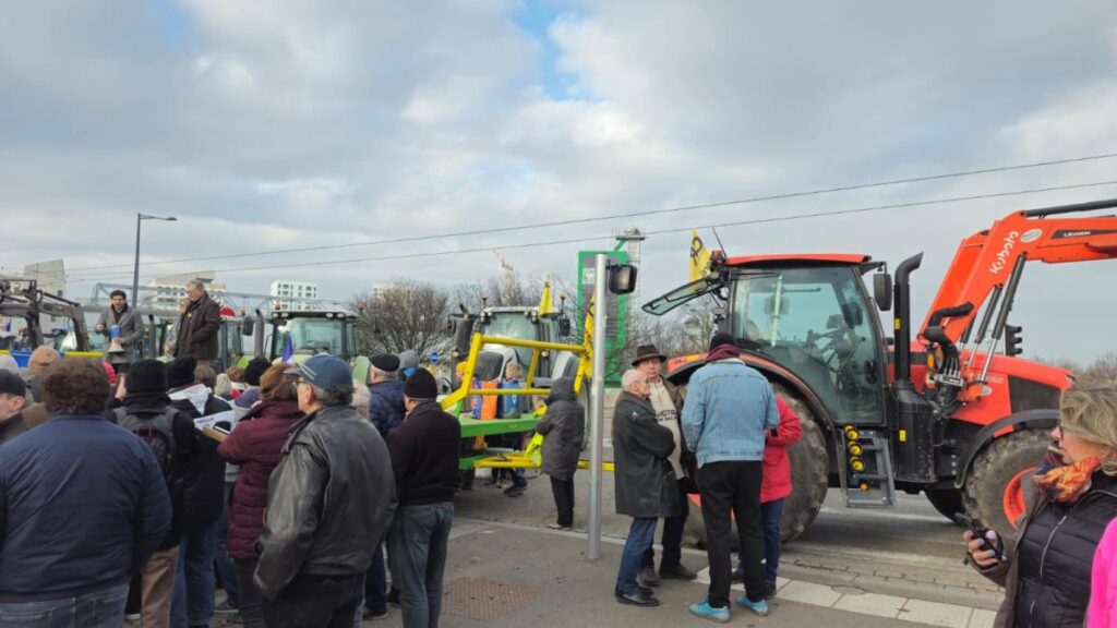 Proteste masive ale fermierilor în Franța. Ce spun oamenii din stradă