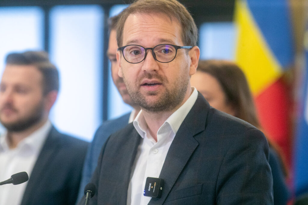 Când va nominaliza USR noul ministru al Apărării, „un om cu greutate politică și care știe despre ce vorbește”