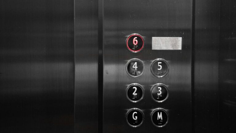 Lifturi pentru blocurile vechi: PSD lansează programul „Lift pentru Viață”, destinat pentru 4 milioane de români