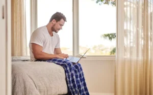 Munca de acasă ar putea deveni un drept garantat prin lege