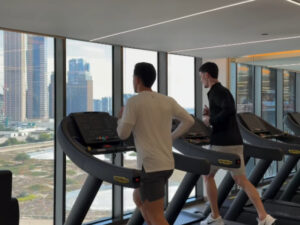 Doi fotbaliști din naționala României au ajuns în „Raiul Milionarilor” și au intrat direct în sala de forță