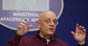 Raed Arafat cere prudență în trafic și atenție sporită acasă. „Sunt condiții de ceață, atenție la depășiri și viteză”