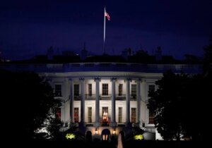 FOTO Cum au ales Melania și Donald Trump să apară în prima felicitare de Crăciun, după revenirea la Casa Albă