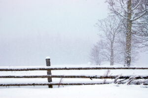 Salvamont Brașov, avertisment pentru turiști pe fondul condițiilor meteo „periculoase” din zona montană
