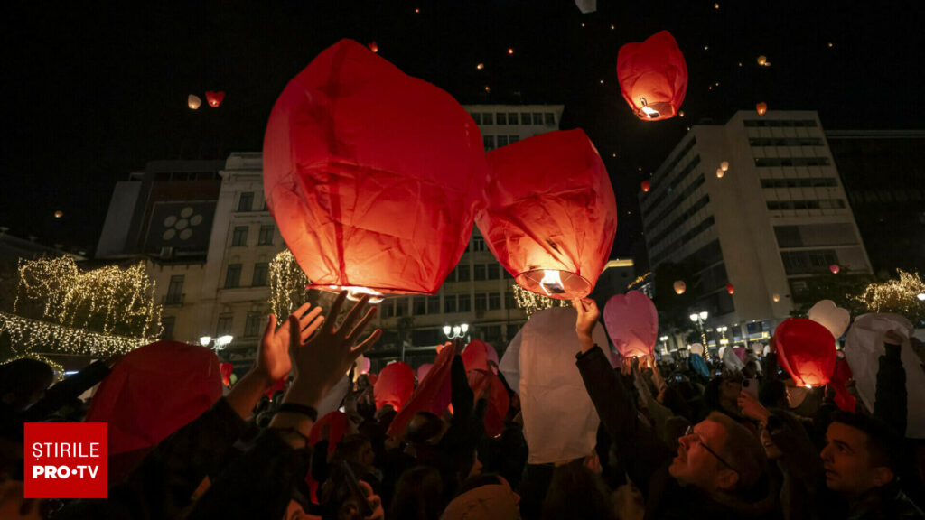 Sute de oameni au lansat lampioane cu dorințe în Atena. „Un moment magic pentru noi toți”