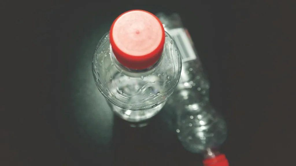 Plasticul ne schimbă hormonal. Mit demontat de un chimist. Cât de nociv este, cu adevărat, plasticul