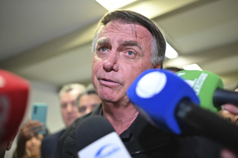 Jair Bolsonaro, operat pentru a scăpa de sughiţuri