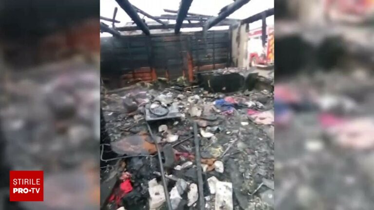 O familie cu 5 copii a rămas pe drumuri înainte de Anul Nou. Tot ce aveau a ars într-un incendiu