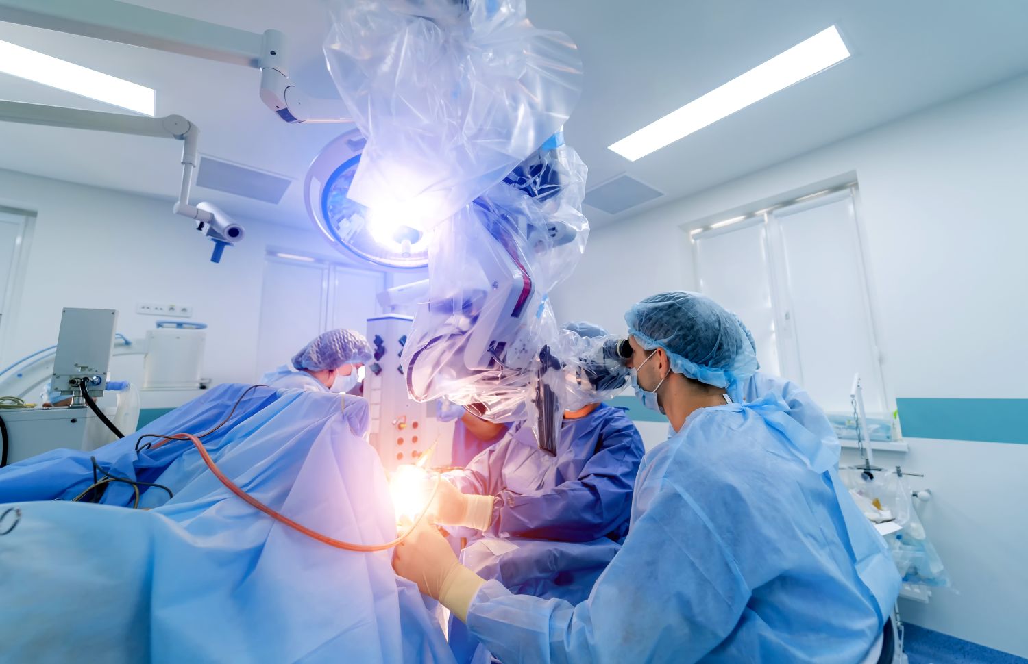 Ministerul Sănătății promite intervenții prin chirurgie robotică în spitale de stat, începând de anul viitor: „Pacienții nu vor mai fi nevoiți să caute soluții în afara țării”