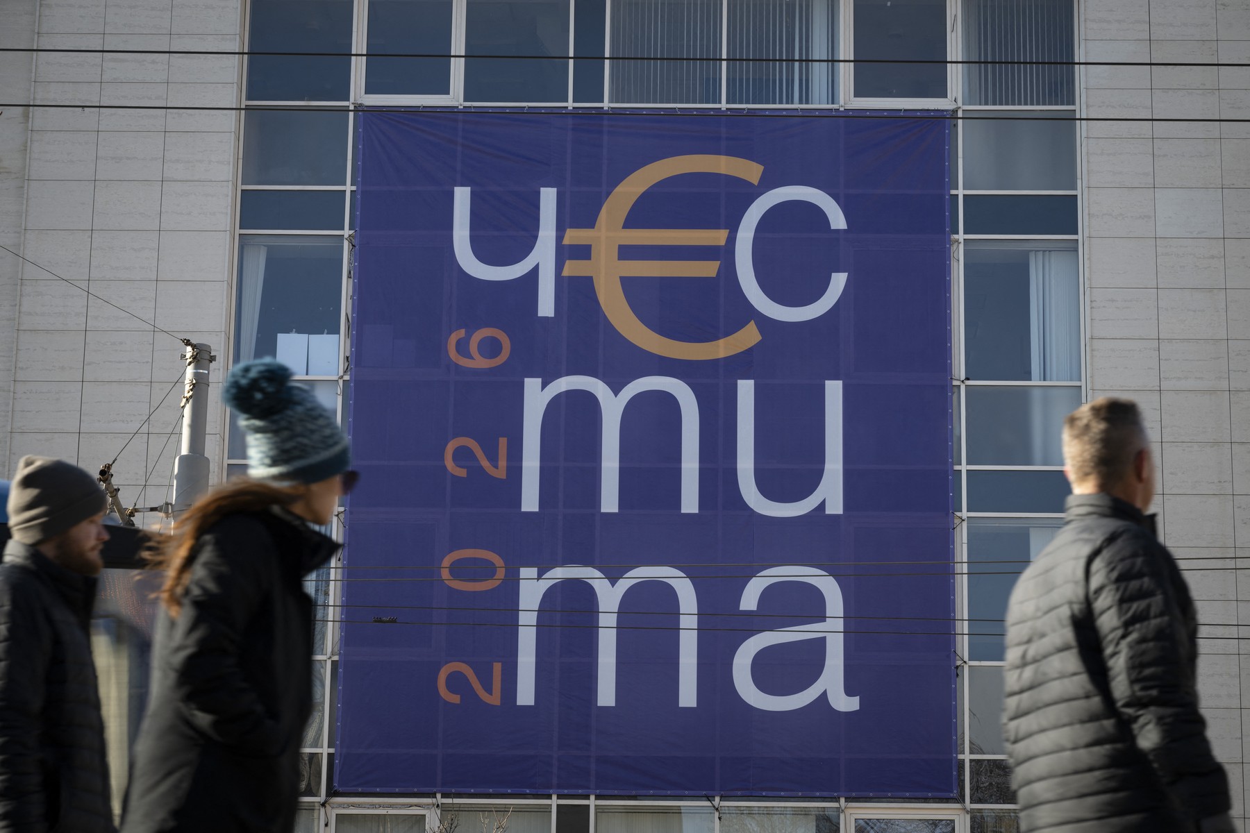 Bulgaria trece la euro, începând de astăzi: optimism oficial, anxietate publică și bani scoși la lumină