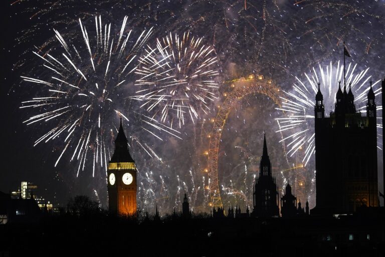 România a intrat în 2026! Cum a fost întâmpinat Noul An în jurul lumii: show total în Dubai, pe cea mai înaltă clădire din lume, liniște în Piața Roșie din Moscova – VIDEO