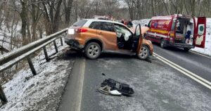 O șoferiță a intrat într-o mașină de pe contrasens: cinci persoane rănite și trafic blocat pe DN1, în Sibiu