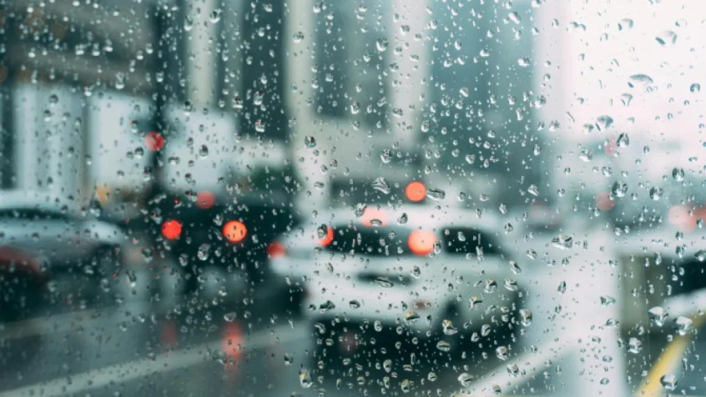 Ploaie îngheţată în mai multe zone! Freezing rain e unul dintre cele mai periculoase fenomene pentru trafic
