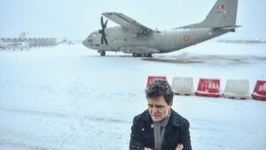 Avionul Spartan, în care era Nicușor Dan, escortat de două F-18 deasupra Elveției. ”Gest de apreciere”