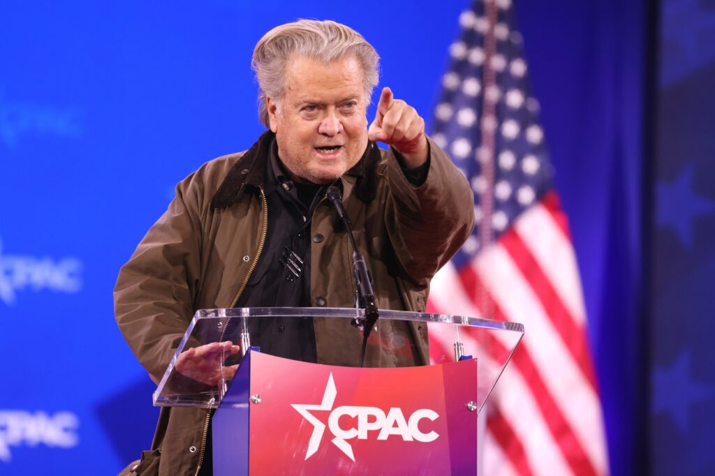 Un fost consilier al lui Trump mizează pe Marine Le Pen „să ucidă” Uniunea Europeană