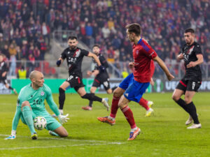 Lovitură! Și-a reziliat contractul și semnează cu ”gigantul din România”. A jucat NOUĂ meciuri în Europa în acest sezon