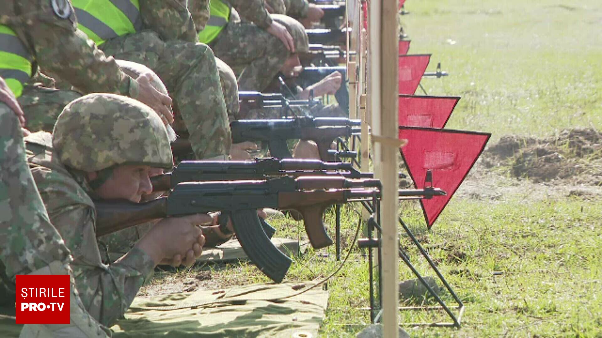 Nicușor Dan a promulgat legea privind pregătirea populației pentru apărare. Suma primită de cei care fac pregătirea militară