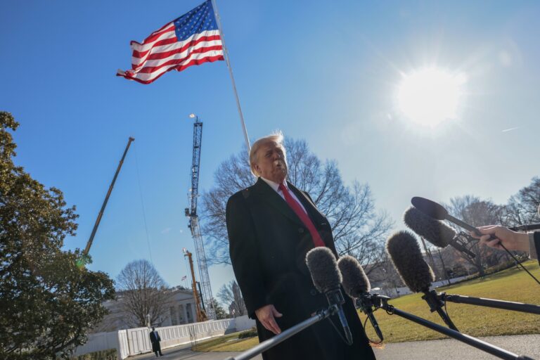 Trump păstrează misterul despre adevăratele sale intenții în privința Iranului. Întrebarea la care le-a spus jurnaliștilor „să-și dea seama singuri”