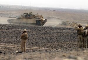 SUA își retrag o parte din trupele de la bazele din Orientul Mijlociu, Iranul amenință cu riposta în cazul unui atac / O intervenție militară, tot mai probabilă. Doi oficiali europeni dau și un termen