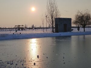 DSU avertizează aupra pericolului de îngheţ pe lacuri: „Nu păşiţi pe gheaţă” / În Craiova, un copil de 5 ani a fost salvat după ce a căzut în lacul din Parcul Romanescu – VIDEO