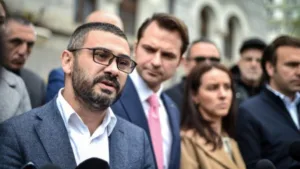 Fetiţă salvată de un cetăţean indian. Ministrul Muncii: Într-o lume plină de etichete, un „migrant” a făcut ce trebuie