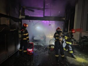 Incendiu la Universitatea din Oradea. Un atelier și un laborator au fost distruse complet
