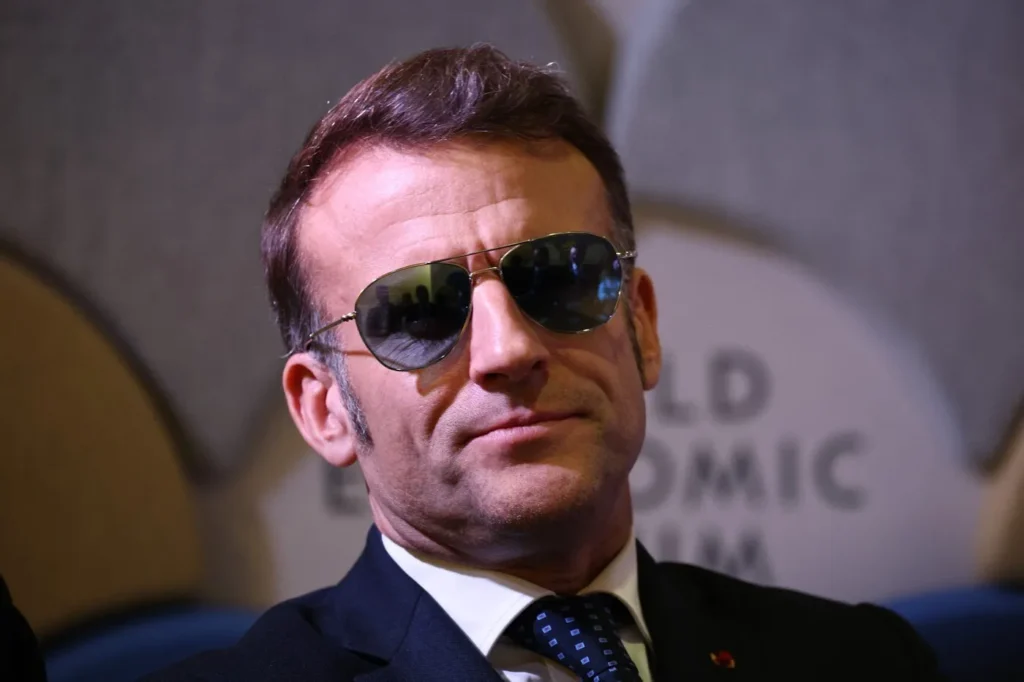 VIDEO Efectul Macron: Ochelarii de soare purtați de președintele francez la Davos i-au adus notorietate globală producătorului / Cât costă