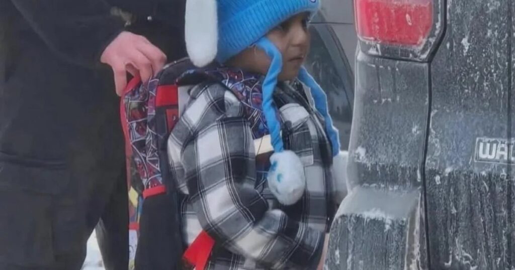 Abuzurile care șochează Minnesota: copil de grădiniță săltat de ICE și un agent care a intrat cu arma scoasă într-un restaurant