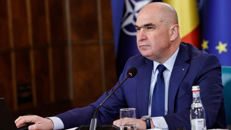 Bolojan avertizează: 83% din bugetele primăriilor vin de la București. România, mult sub media UE la taxe locale