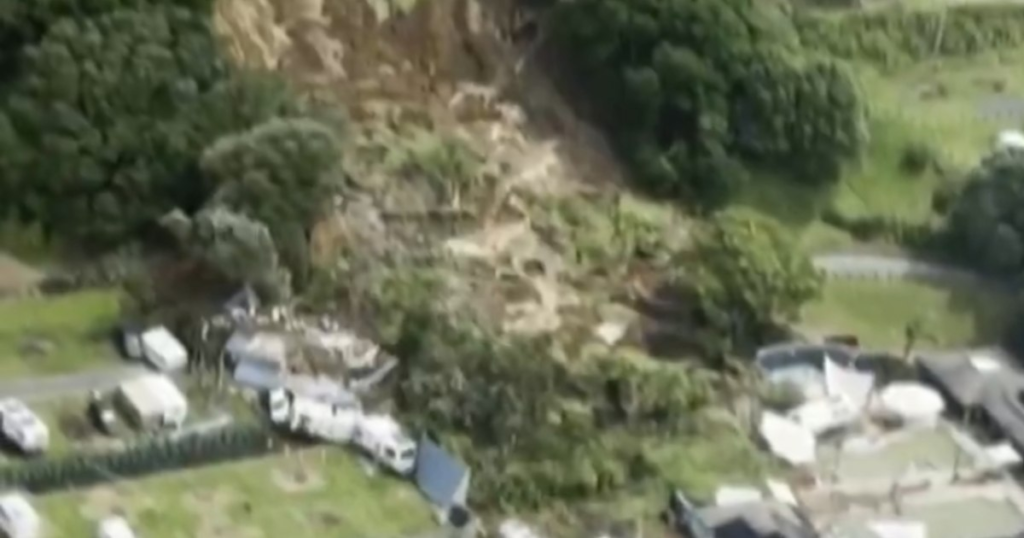 Tragedie în Noua Zeelandă: turiști dispăruți după ce o zonă de camping a fost înghițită de o alunecare de teren