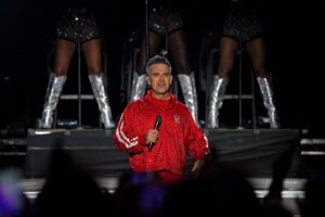 VIDEO Beatles, detronată. Recordul stabilit de Robbie Williams cu cel mai recent album al său