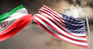 Iranul amenință cu „războiul total” în cazul unui atac. SUA trimit o grupare navală în regiune, iar mai multe companii aeriene își suspendă zborurile