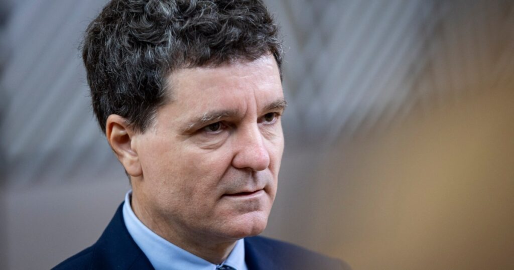 Ce le-a spus Nicușor Dan elevilor din Focșani despre începuturile sale politice: „Nu e confortabil să intri în politică, dar uneori e necesar”