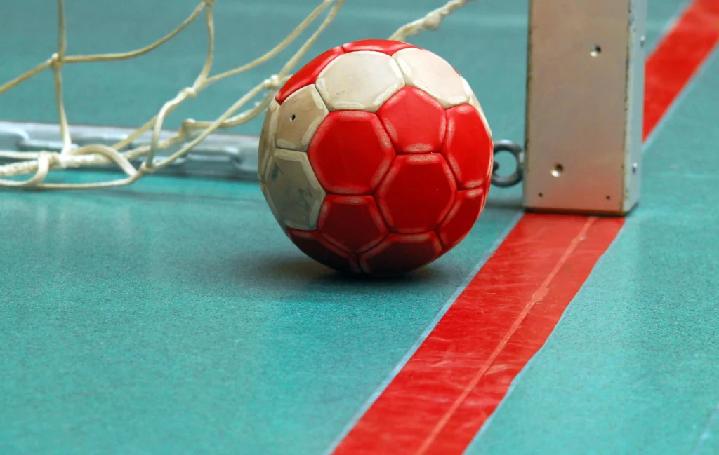 Selecţionatele Danemarcei şi Germaniei au obţinut victorii, sâmbătă, în Grupa I principală a Campionatului European de handbal masculin