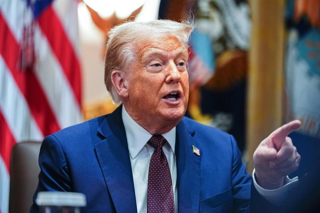 Donald Trump anunță că nu este îngrijorat de scăderea dolarului