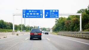 Un șofer român a intrat pe contrasens pe o autostradă din Austria și a provocat un accident grav. A ieșit pozitiv la drugtest