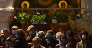 Românii au cea mai multă încredere în Biserică și Armată. Pe ce locuri se află Preşedinţia și Parlamentul