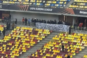 FCSB – Fenerbahce: Incident în tunel la pauză / Un suporter a intrat pe teren în prima repriză