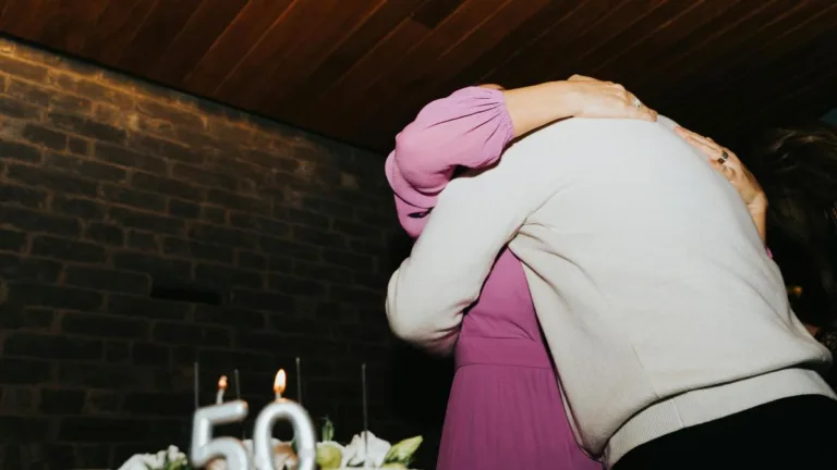 De ce o femeie trecută de 50 de ani ajunge să caute motive de gelozie, deși viața ei pare așezată și mintea ei se vede matură