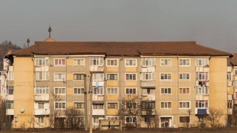 Proiect: Instalarea de lifturi la blocurile cu 4 etaje. ”Scările devin o barieră pentru o viață normală a vârstnicilor”