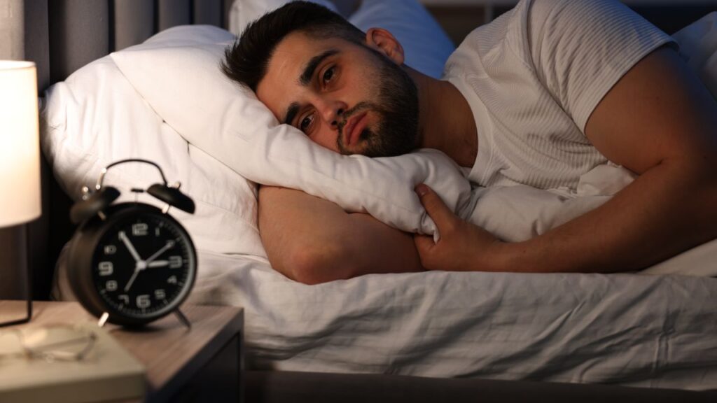 Somnul deficitar crește riscul de boli de inimă. Ce arată un nou studiu și ce pot face cei care se culcă târziu