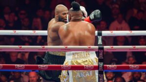 Un boxer și-a pierdut peruca în timpul meciului câștigat pe Madison Square Garden. A dat vina pe mama sa | VIDEO