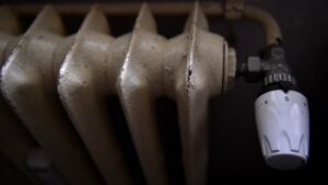 Cine nu primește apă caldă și căldură, nu plătește. Primarul D. Băluță anunț pentru bucureșteni: Termoenergetica și Elcen trebuie să-și rezolve problema